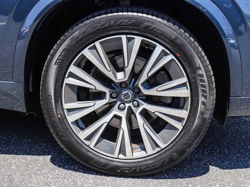 Used 2020 Volvo XC90 T5 Momentum w/ Protection Package Premier AWD/4WD image 9