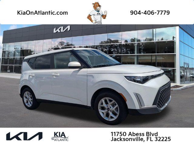 Used 2025 Kia Soul LX w/ LX Technology Package FWD image 1