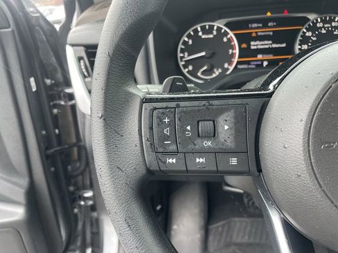 Used 2023 Nissan Rogue SV image 15