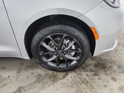 New 2026 Chrysler Pacifica Select image 54