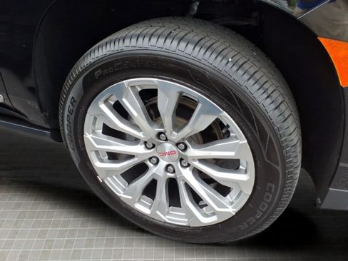 Used 2021 GMC Yukon Denali w/ Denali Premium Package AWD/4WD image 12