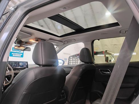 Used 2024 Nissan Rogue Platinum w/ Platinum Premium Package FWD image 15