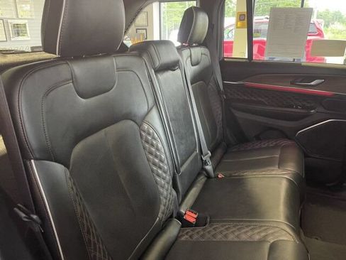 Used 2025 Jeep Grand Cherokee Summit w/ Obsidian Package AWD/4WD image 13