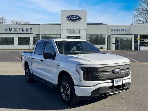 Used 2022 Ford F150 Lightning XLT image 4