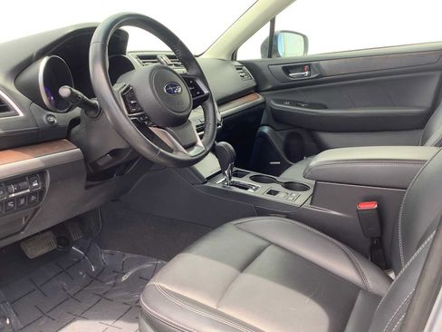 Used 2019 Subaru Outback 3.6R Limited AWD/4WD image 3