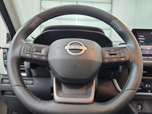 Used 2025 Nissan Rogue SV w/ SV Premium Package image 23