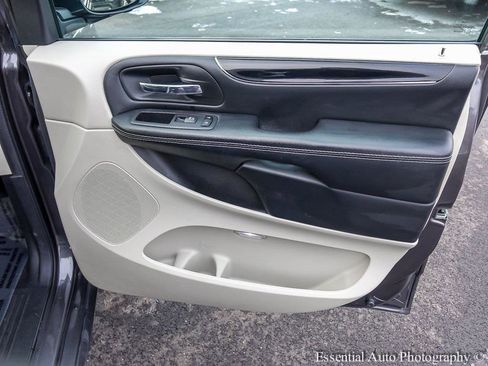 Used 2018 Dodge Grand Caravan SXT w/ Driver Convenience Group image 21