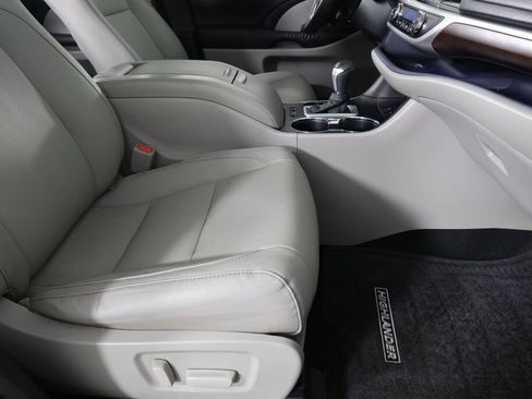 Used 2015 Toyota Highlander Limited image 28