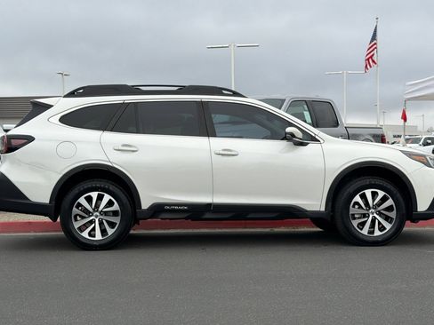 Used 2022 Subaru Outback Premium AWD/4WD image 3
