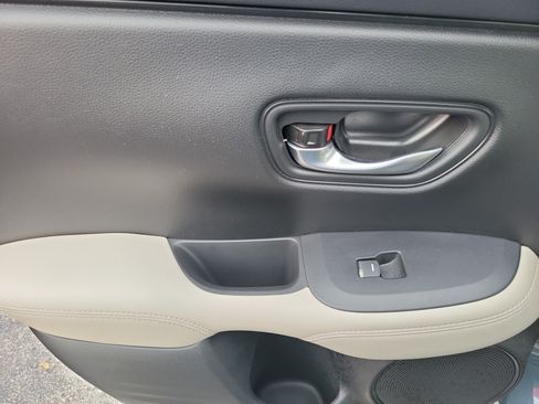 Certified 2025 Honda HR-V LX image 18