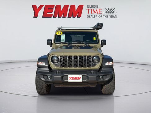Used 2025 Jeep Wrangler Unlimited Sport AWD/4WD image 6