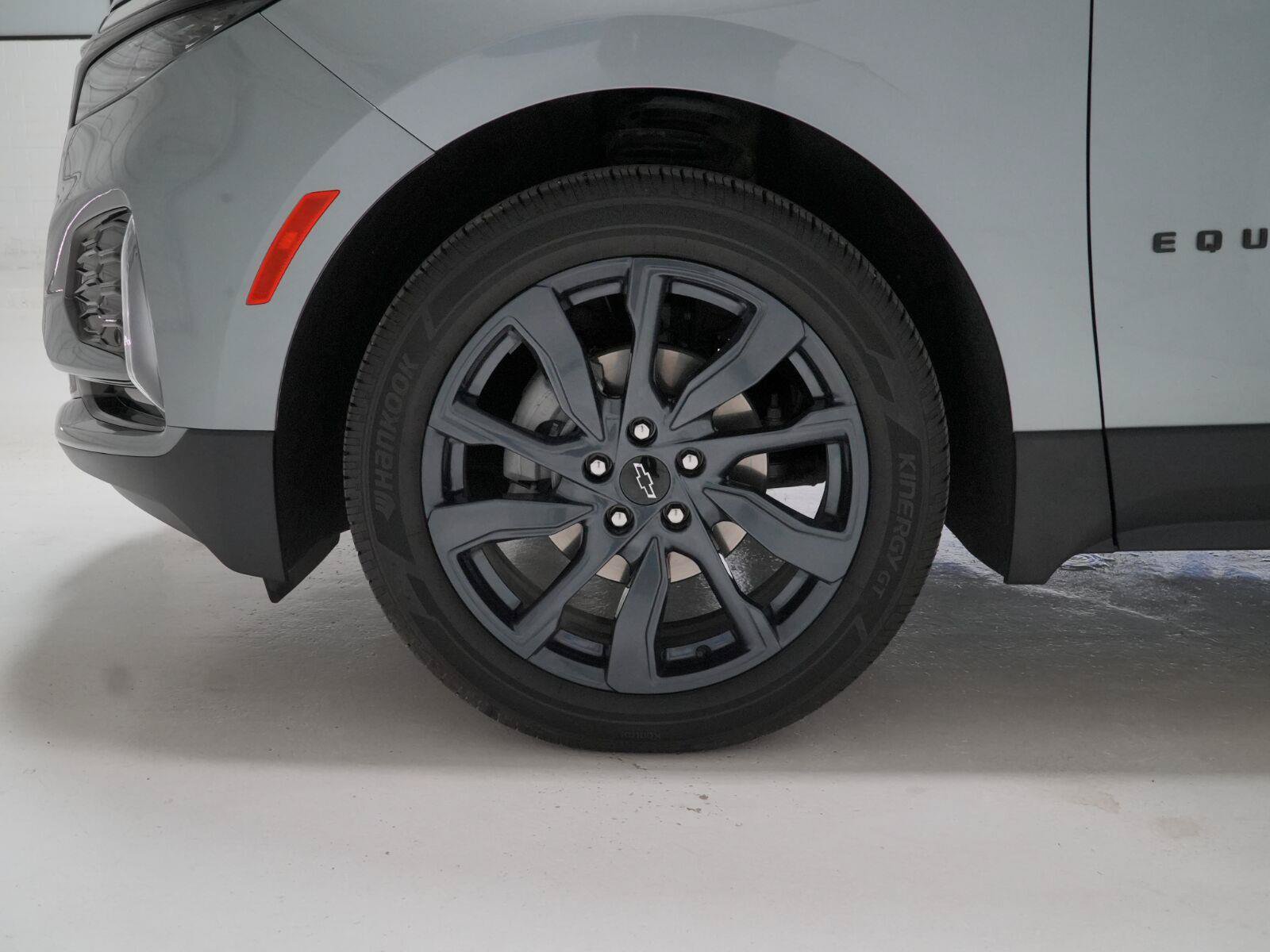 Used 2024 Chevrolet Equinox RS w/ LPO, Floor Liner Package FWD image 30