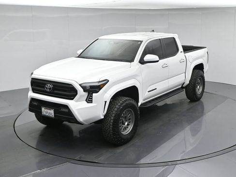 Used 2025 Toyota Tacoma SR5 AWD/4WD image 37