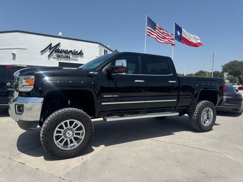 Used 2019 GMC Sierra 2500 SLT w/ Duramax Plus Package AWD/4WD image 1