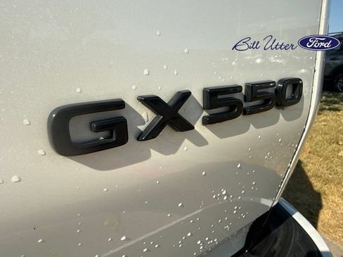 Used 2024 Lexus GX 550 w/ Accessory Package (31) AWD/4WD image 23