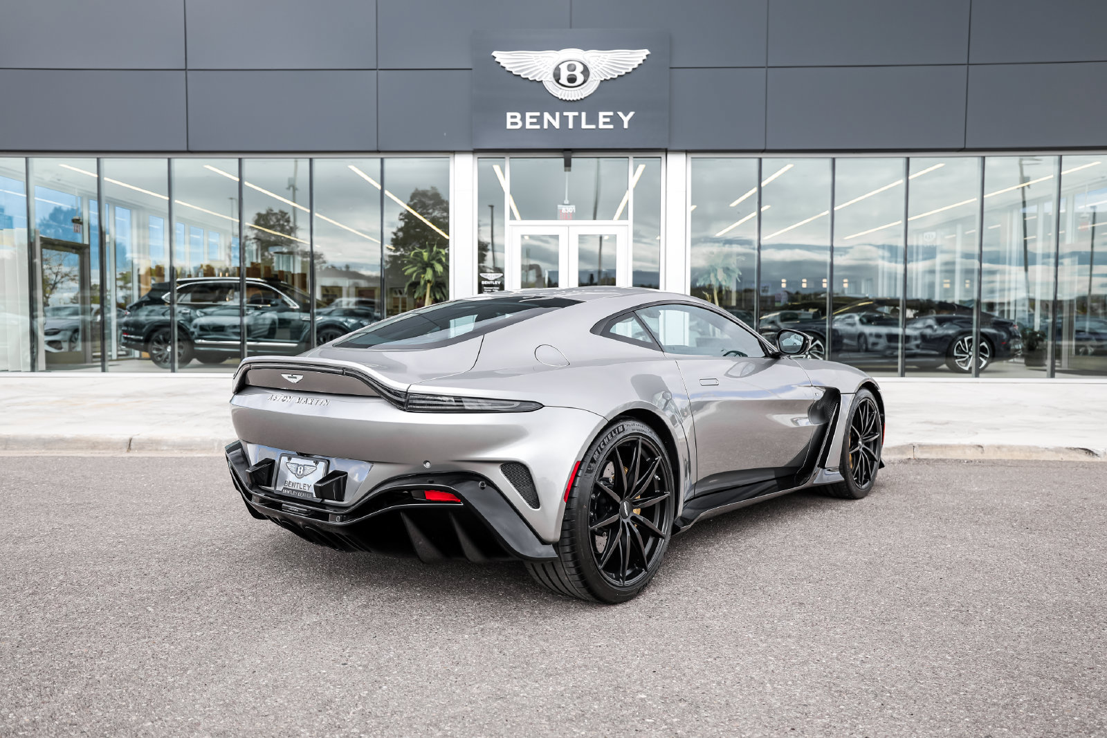 Used 2023 Aston Martin V12 Vantage RWD image 3