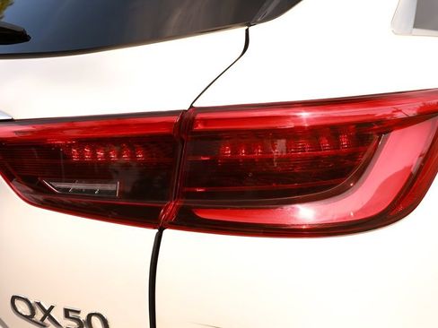 Used 2021 INFINITI QX50 Luxe w/ Accent Package FWD image 28