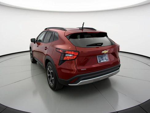 Used 2025 Chevrolet Trax LT image 6