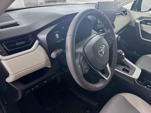 Used 2023 Toyota RAV4 XLE Premium image 7