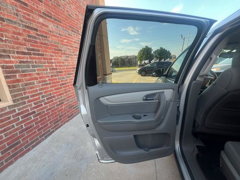Used 2017 Chevrolet Traverse LT FWD image 20