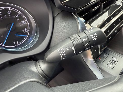 Used 2021 Toyota Venza Limited image 33