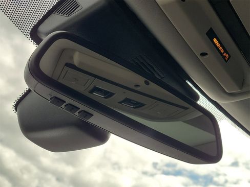 Used 2018 Jaguar F-PACE Prestige image 27