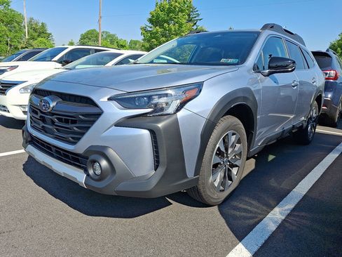 Certified 2025 Subaru Outback Limited AWD/4WD image 3
