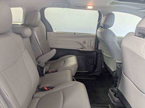 Certified 2024 Toyota Sienna XLE FWD image 31