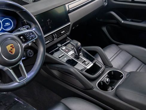 Certified 2023 Porsche Cayenne Platinum Edition image 13