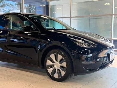 Used 2021 Tesla Model Y Long Range AWD/4WD image 5
