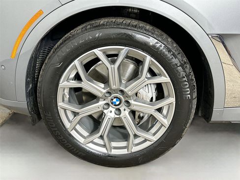 Certified 2024 BMW X7 xDrive40i w/ Executive Package image 34