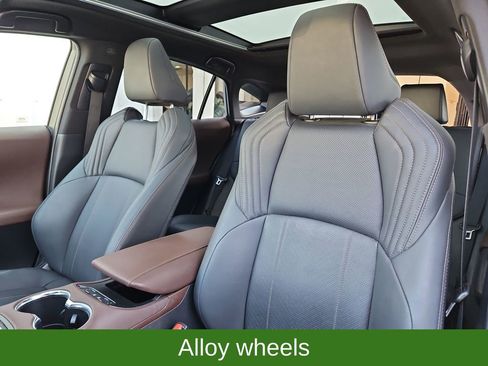 Used 2021 Toyota Venza Limited image 27