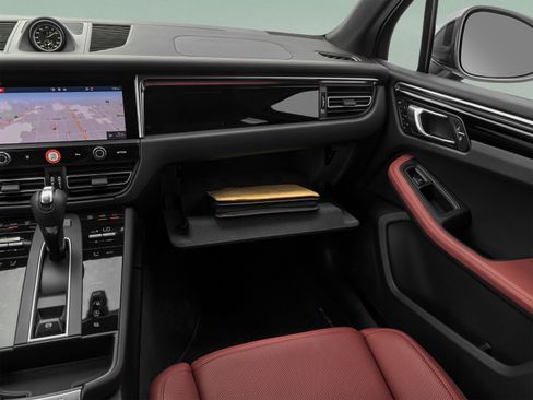 Used 2023 Porsche Macan AWD/4WD image 33