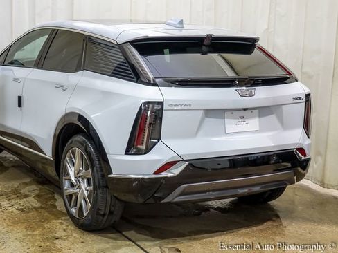New 2026 Cadillac Optiq Luxury 1 w/ LPO, Floor Liner Package AWD/4WD image 7