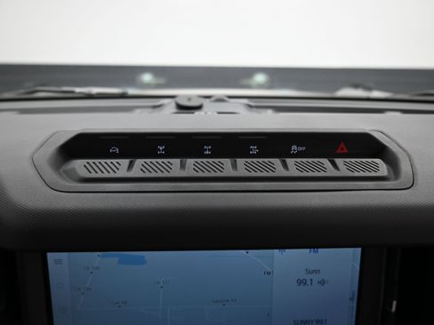 Used 2025 Ford Bronco Badlands image 12