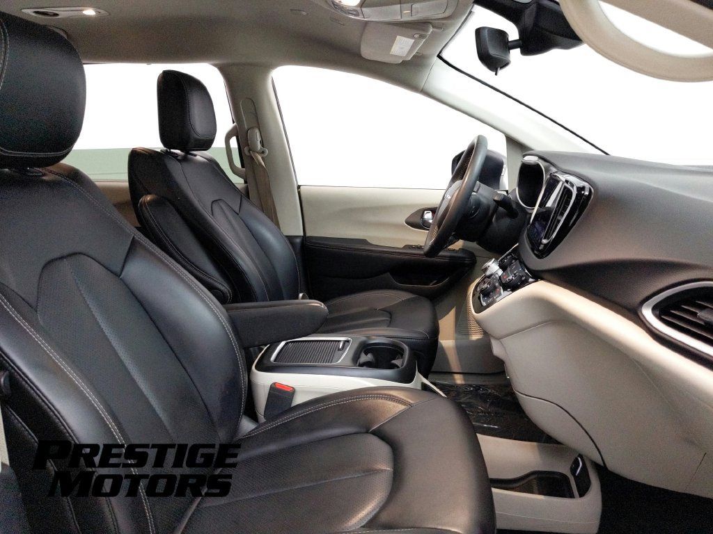 Used 2023 Chrysler Pacifica Touring-L FWD image 24