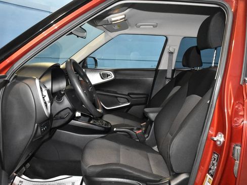 Used 2024 Kia Soul LX w/ Option Group 015 FWD image 6