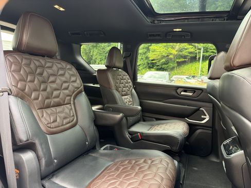 Certified 2025 Nissan Armada Platinum Reserve AWD/4WD image 18
