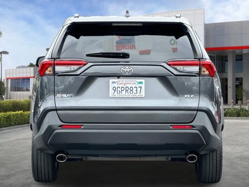 Certified 2021 Toyota RAV4 XLE w/ Convenience Package FWD image 6