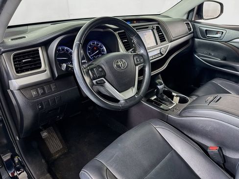 Used 2019 Toyota Highlander XLE AWD/4WD image 9