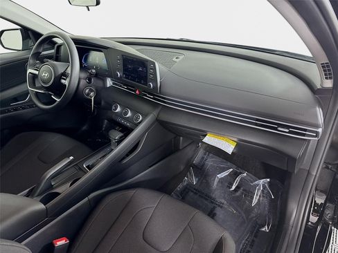 Certified 2026 Hyundai Elantra SE FWD image 26