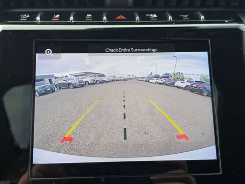 Used 2023 Jeep Grand Cherokee Laredo w/ Luxury Tech Group I AWD/4WD image 13