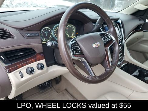 Used 2015 Cadillac Escalade Luxury image 10
