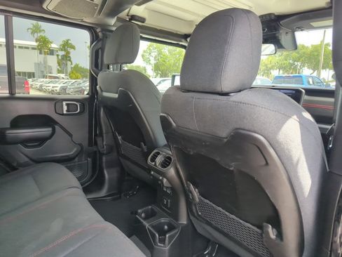 Used 2024 Jeep Wrangler Unlimited Rubicon AWD/4WD image 19