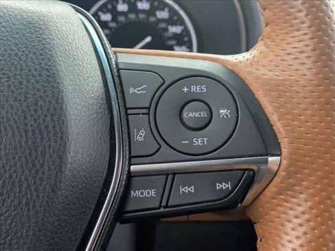 Certified 2022 Toyota Avalon Limited image 13