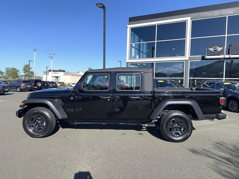 Used 2023 Jeep Gladiator Sport image 2