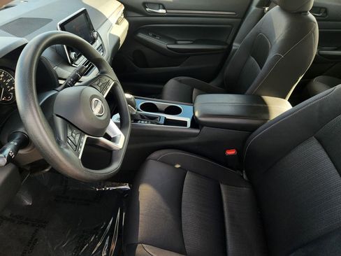 Used 2024 Nissan Altima 2.5 SV image 14