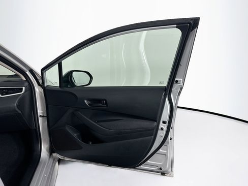 Used 2025 Toyota Corolla LE image 30