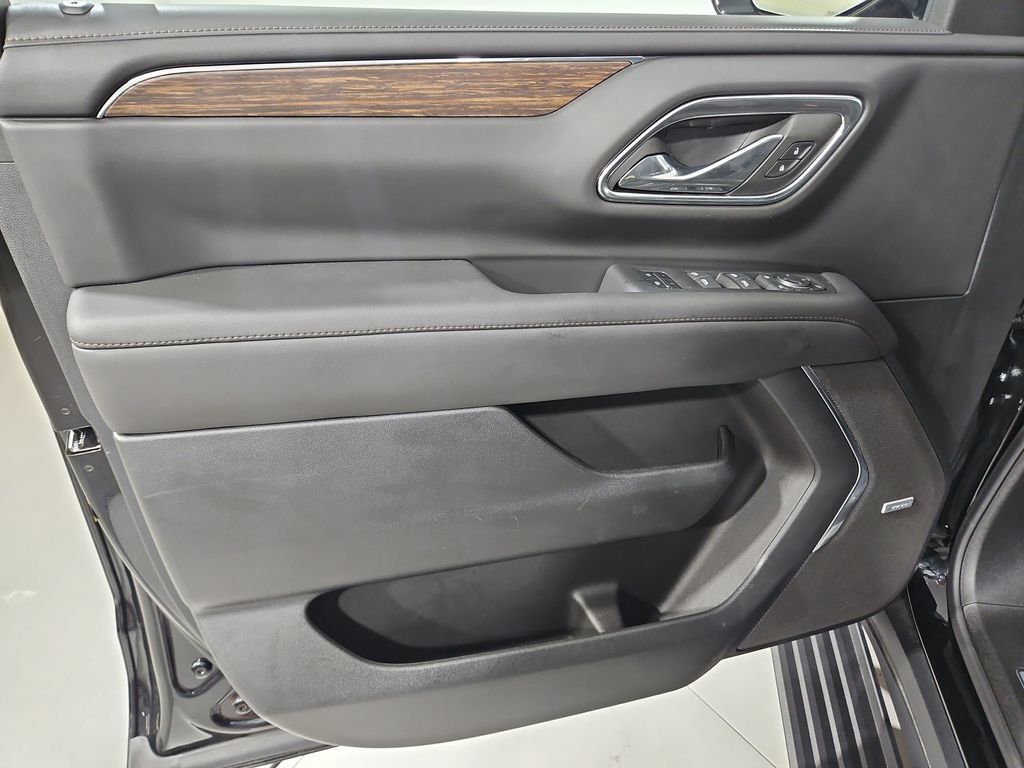 Used 2024 Chevrolet Tahoe High Country AWD/4WD image 11