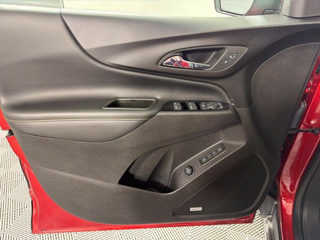 Used 2023 Chevrolet Equinox Premier AWD/4WD image 13